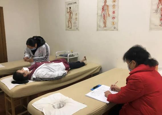 小兒推拿師證書怎么考？快來瞧重慶六合學(xué)?？己爽F(xiàn)場