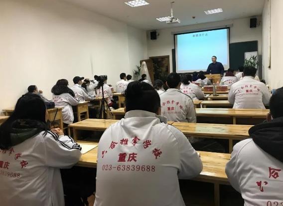 小兒推拿師證書怎么考？快來瞧重慶六合學(xué)校考核現(xiàn)場