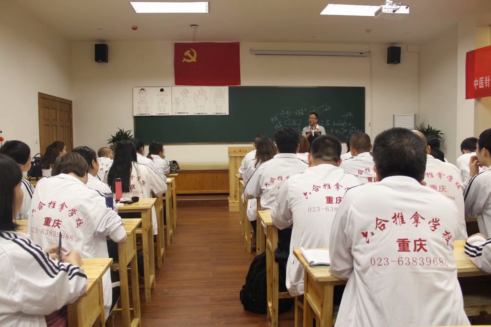 艾灸肚子可以治療痛經(jīng)嗎？中醫(yī)針灸理療培訓(xùn)學(xué)校哪里好？