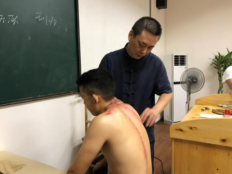 刮痧可以治療肩周炎嗎？重慶有專業的刮痧培訓嗎？