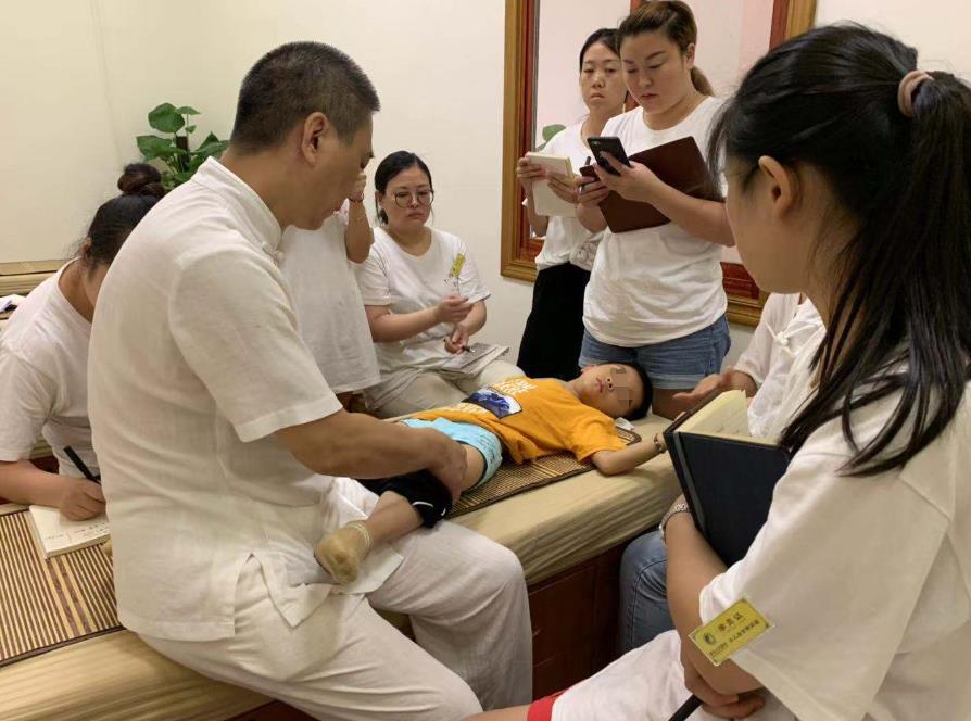 小兒推拿治療小兒外感咳嗽的手法是什么？重慶小兒推拿培訓(xùn)專業(yè)嗎？